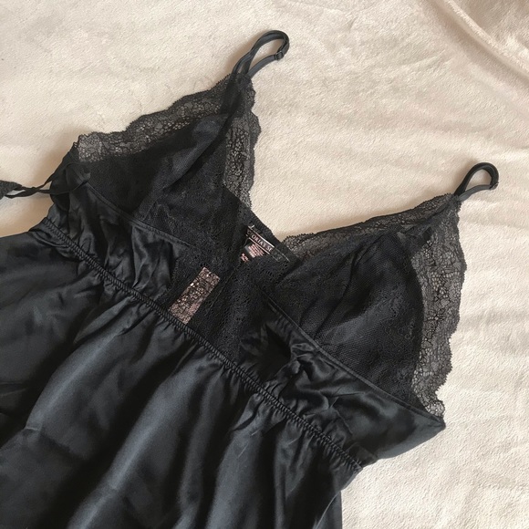 VS black satin & Chantilly lace lingerie set - Picture 3 of 15